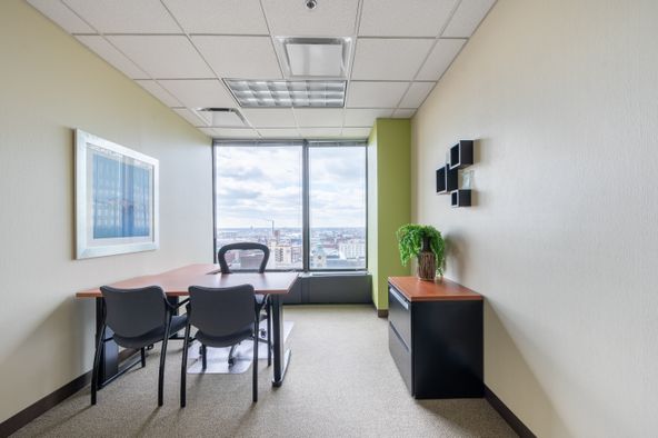 Downtown Milwaukee : 250 E Wisconsin Ave, Milwaukee, WI 53202